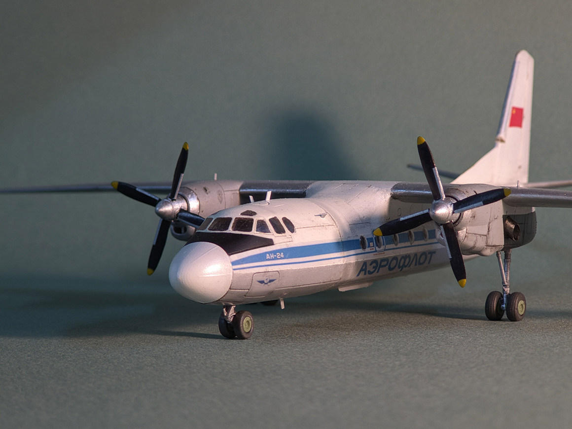 Antonov An-24RV assembled model
